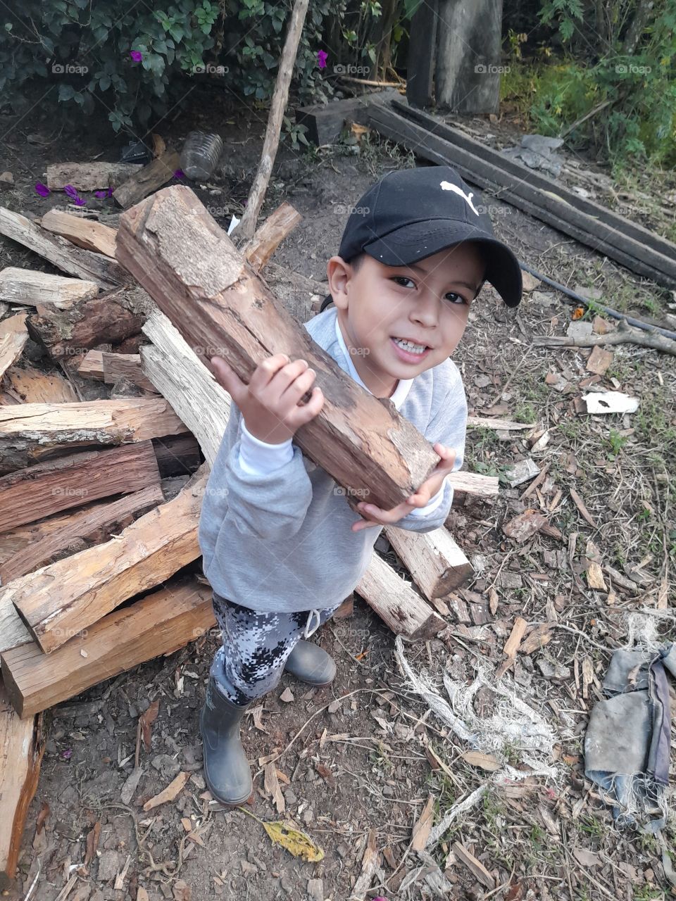un niño siempre puede enseñar 3 cosas a un adulto: a ponerse contento sin motivo, a estar siempre ocupado con algo, y a saber exigir con todas sus fuerzas aquello que desea.