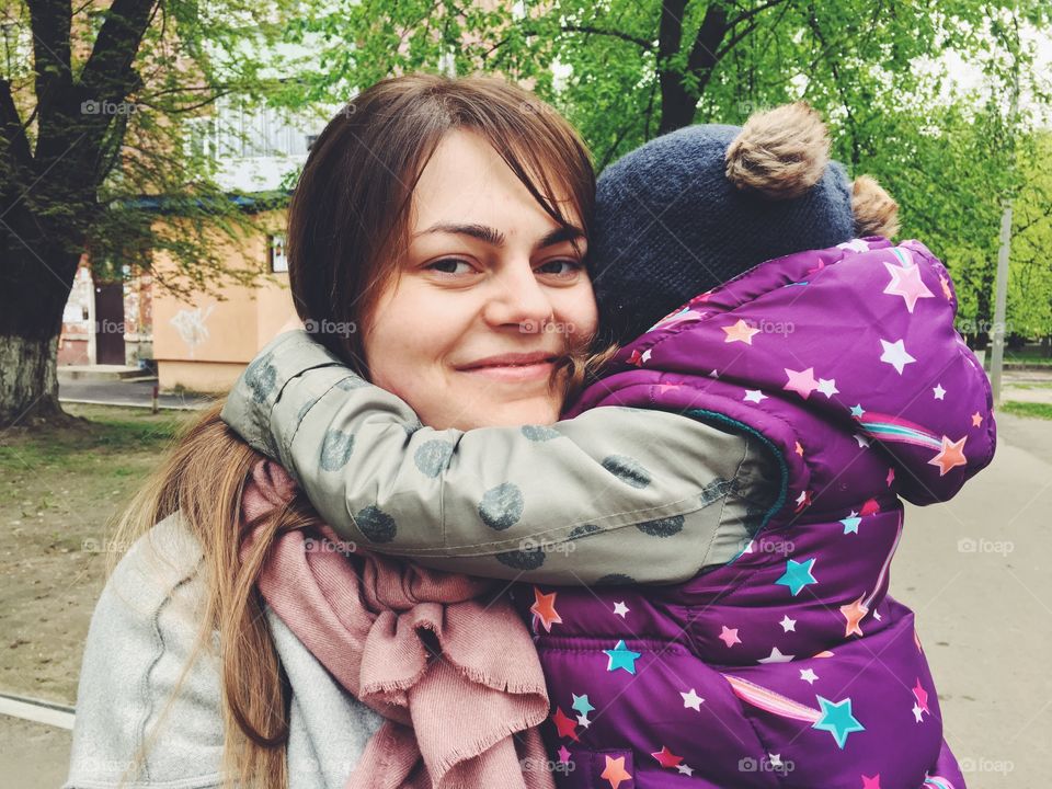 Happy mummy with daughter 