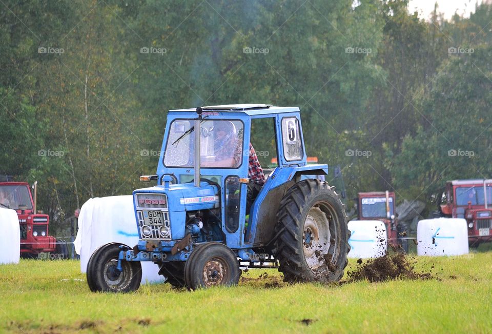 Tractor race