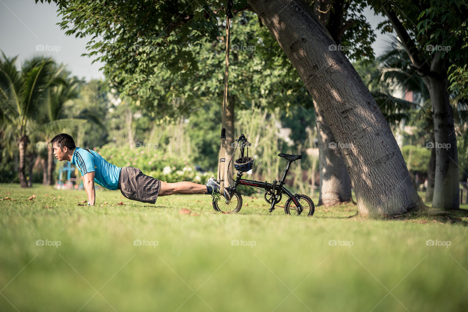 Man workout in the park 