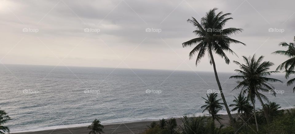 The blue sea next to Taiwan Line 11