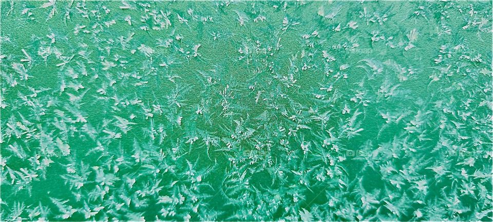 Ice crystal formations early in the morning on a door in „Bavaria“, Germany. As long as the temperatures stay below freezing this natural work might stay around a while longer. 2023. Hypnotic Productions