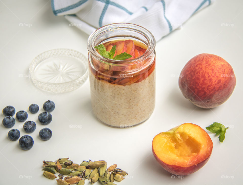 Cardamom quinoa pudding with peaches and blueberries 