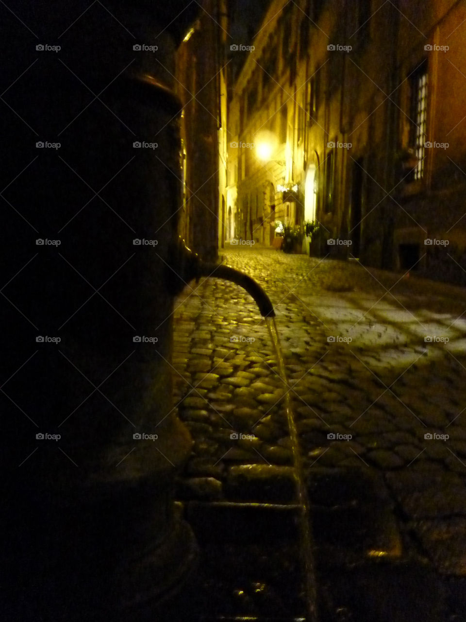 A nice narrow street in the center of Rom.