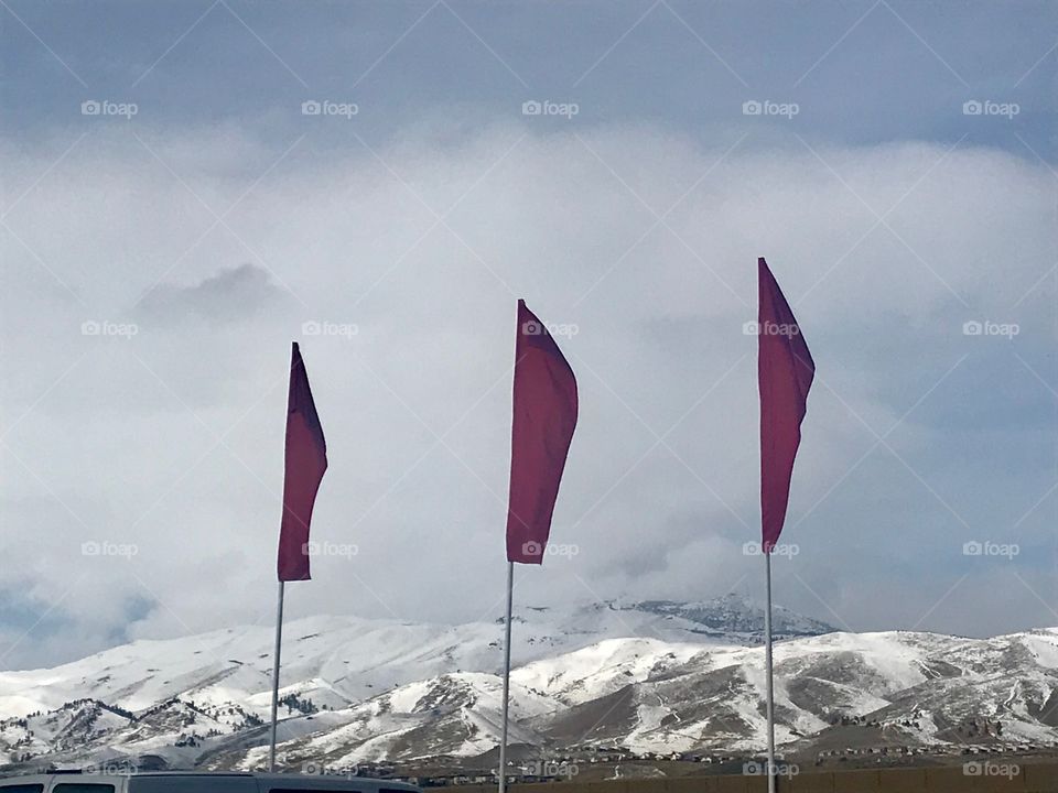 Follow the flags to snowy mountains. 