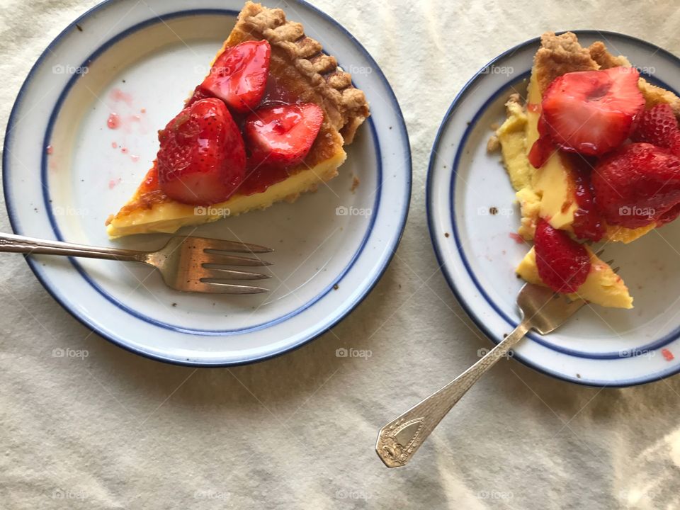 Custard pie with fresh strawberry glaze