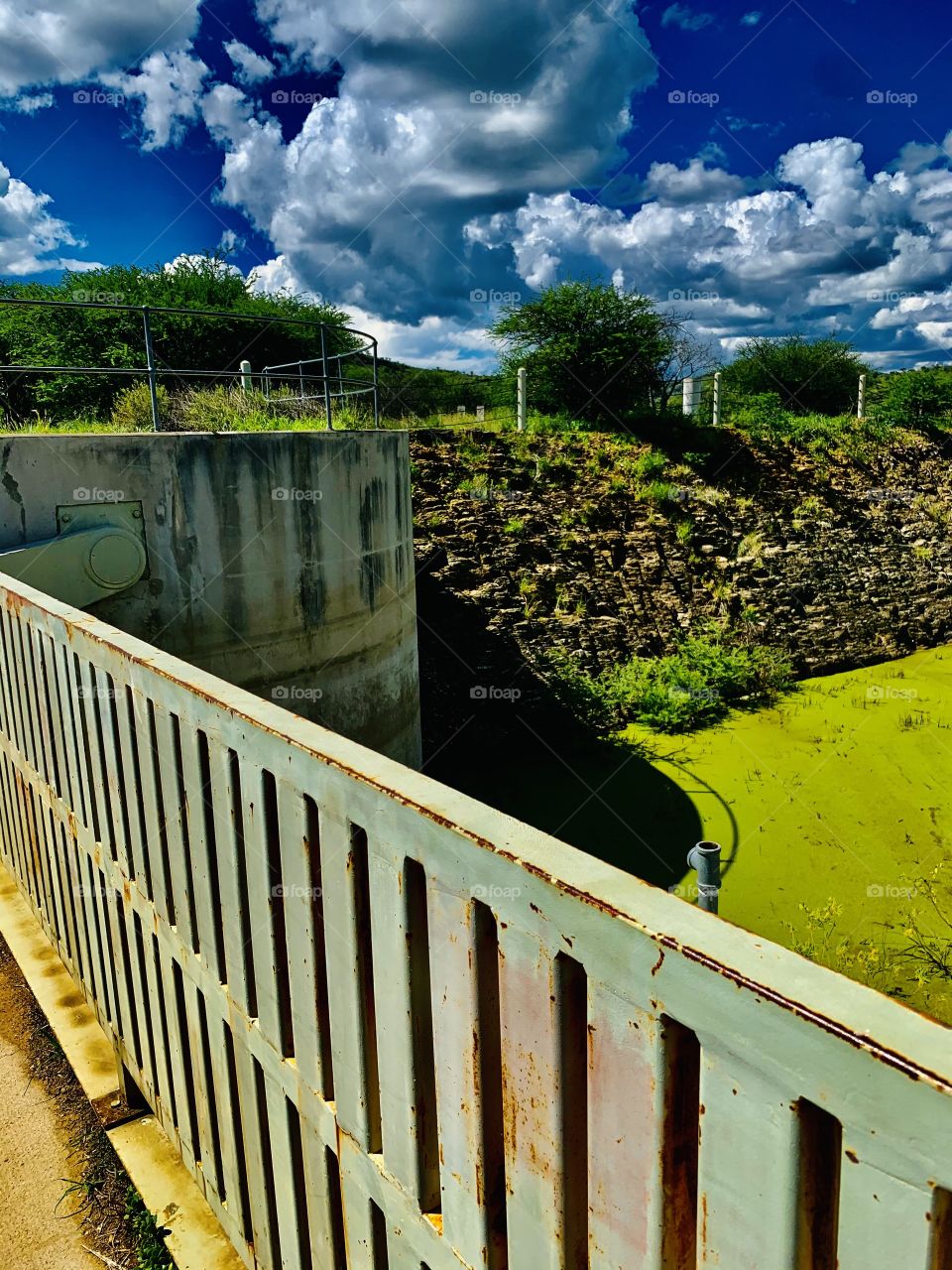 A beautiful view of the corner of the dam.