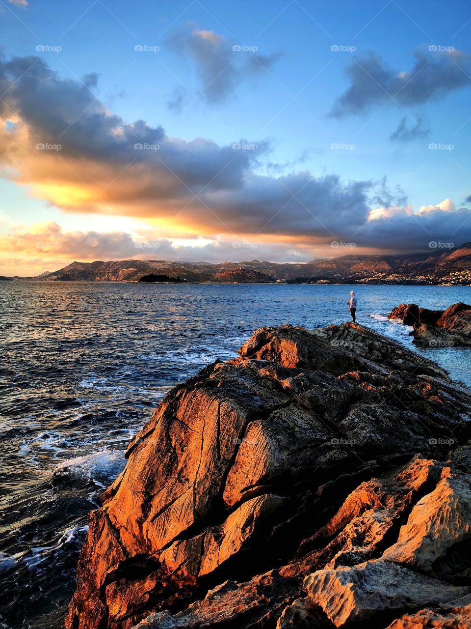 Fishing on the beach Kamen mali