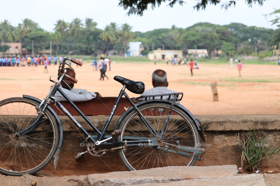 men at rest bicycle at rest