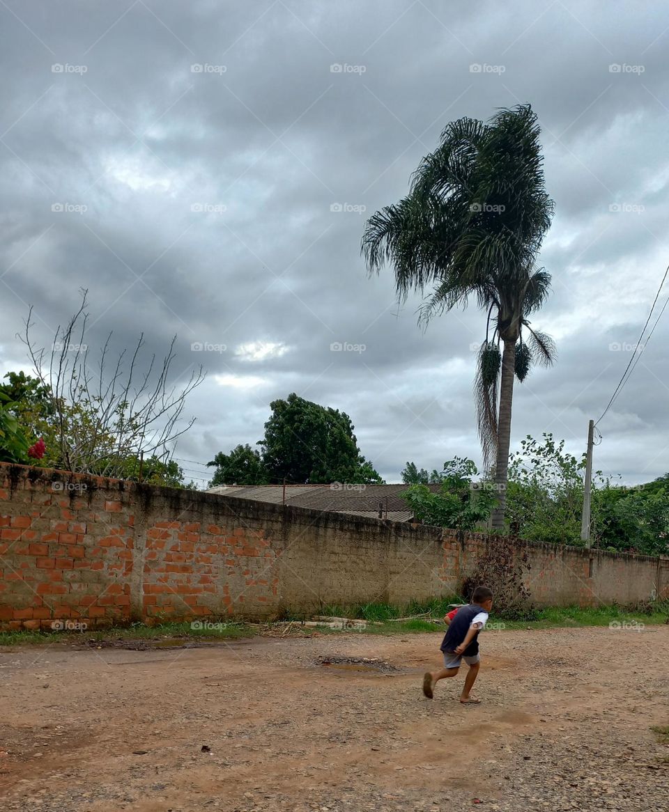 Desenvolvimento  a capacidade  física.  A brincadeira na infância  é fundamental para o desenvolvimento físico, cognitivo e afetivo das crianças