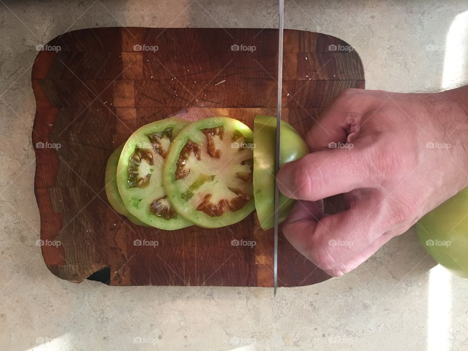 Cutting tomatoes 