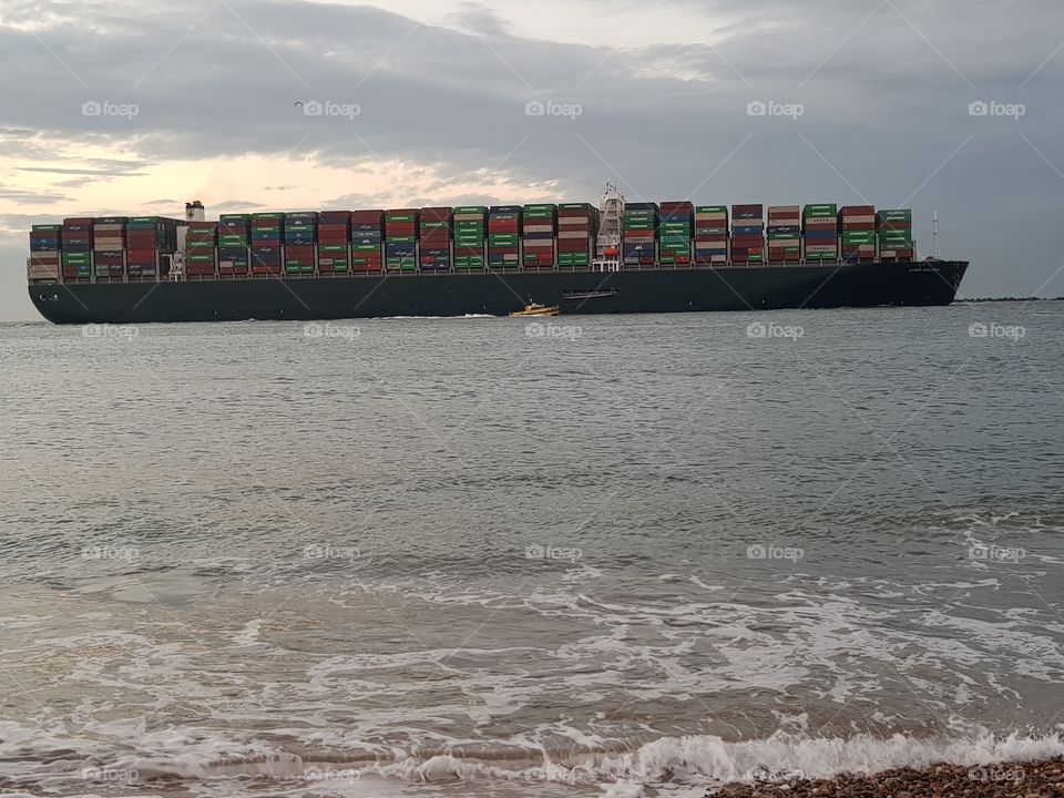 Evergreen containers transport ship. that in the evening
sailing over the Maasvlakte.