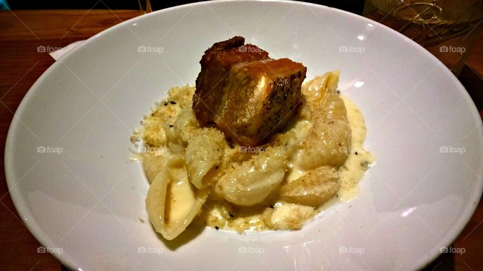 Mac 'n cheese with pork belly