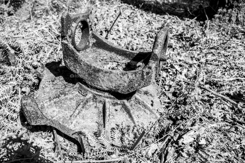 un-Coupling. Discarded agricultural part