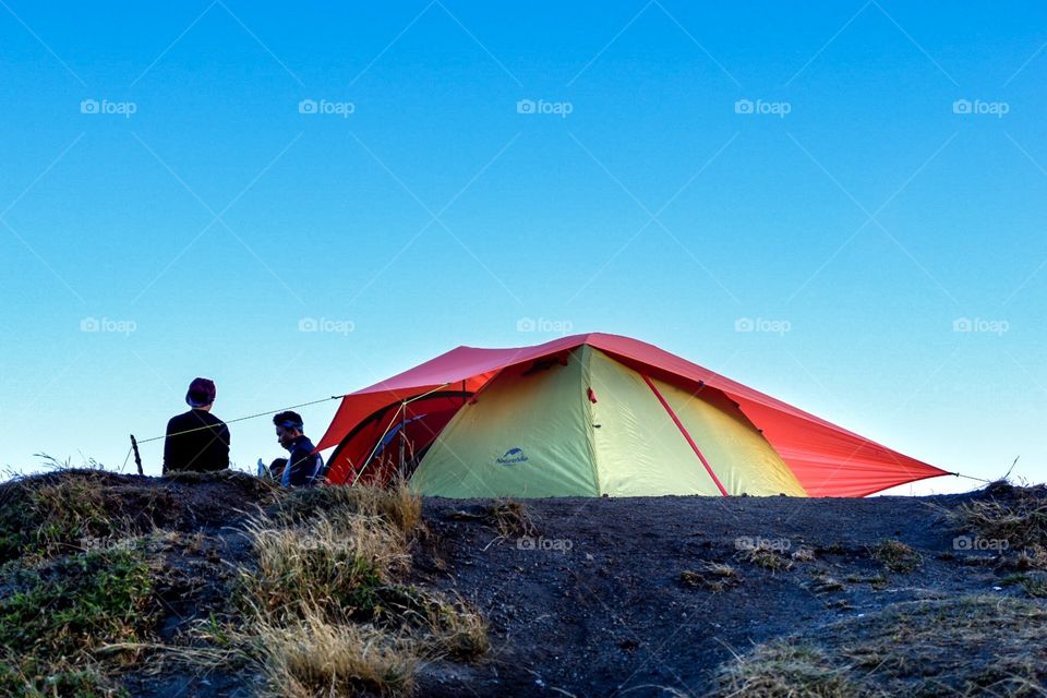 Tracking tent
