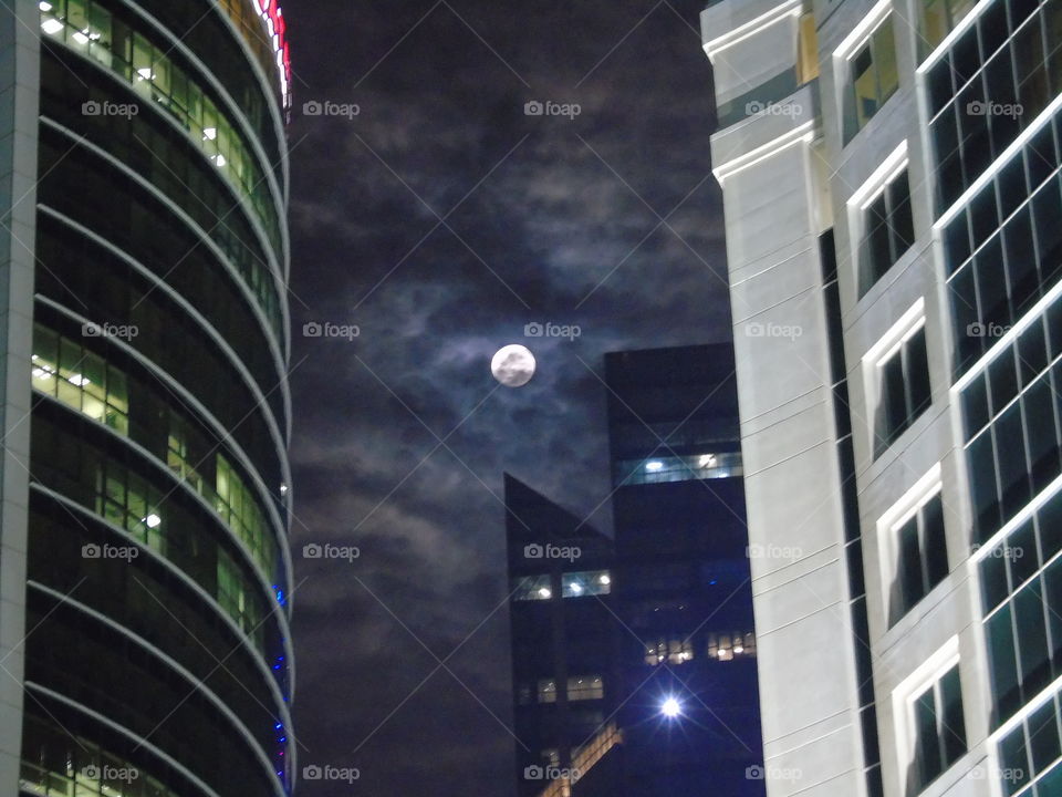 Qatar the City and the Moon