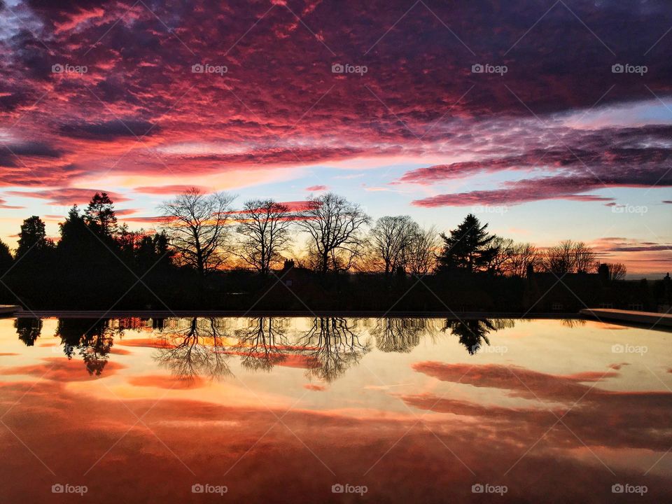 Unusual Deep Red Cloud Reflection ☁️ ❤️