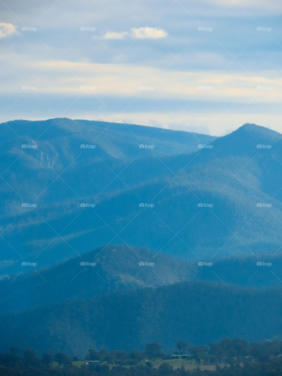 Layers of an Australian mountain range ⛰