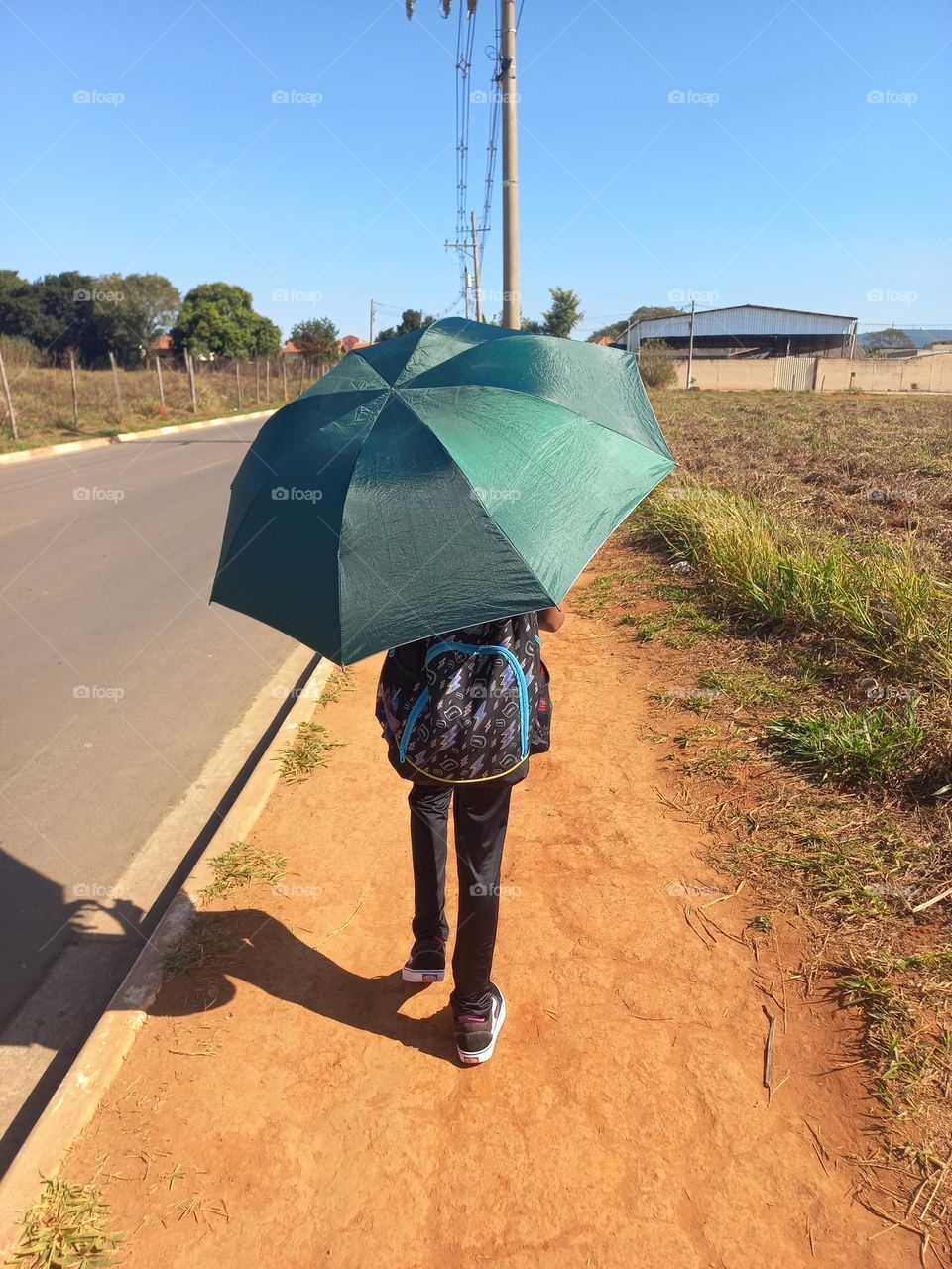 A sombrinha é um item fundamental  para a  proteção  dos raios solares, durante o verão