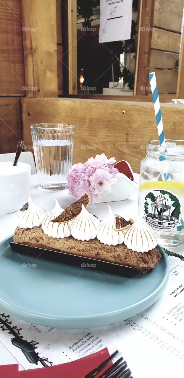 cake lemonade and blossom