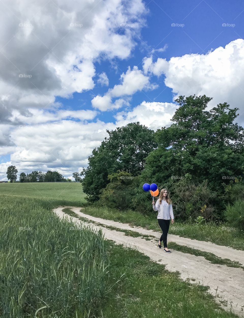 Girl with the ballons