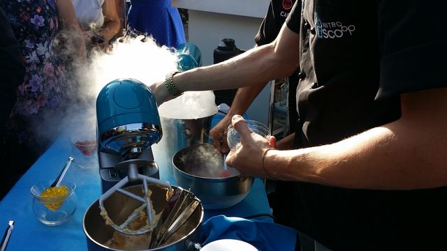 Liquid nitrogen ice cream