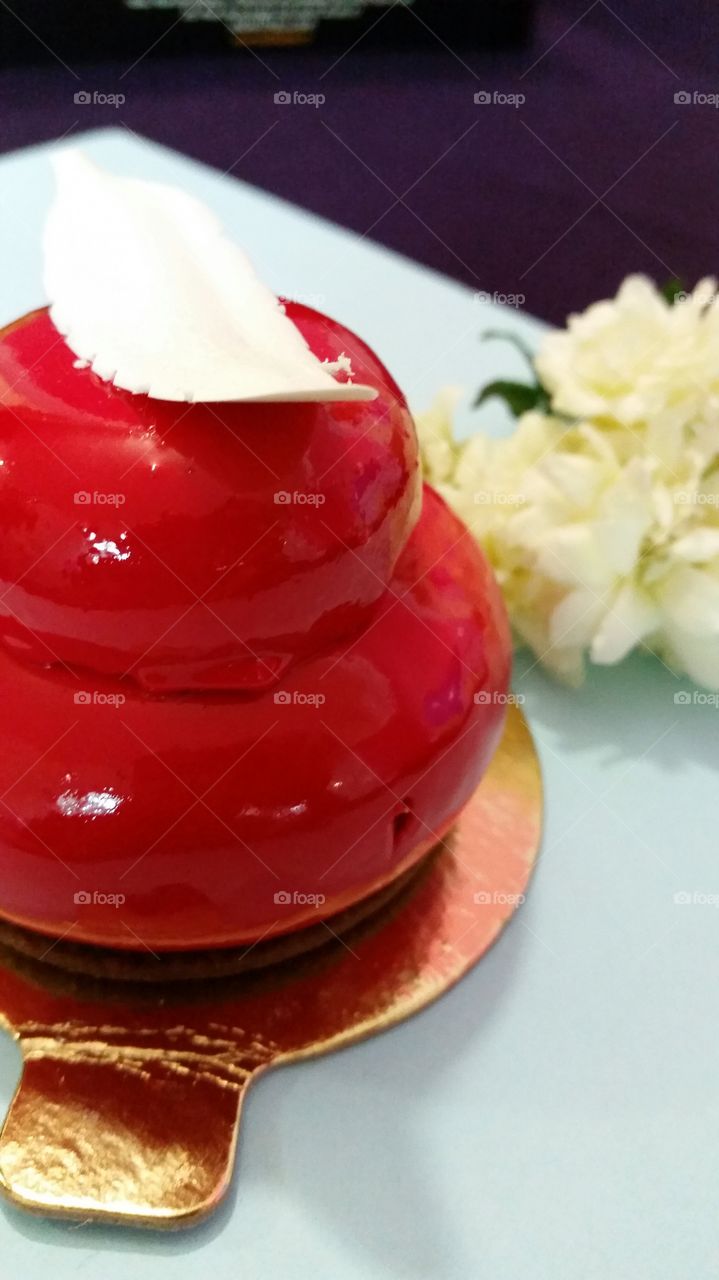 amazing red cake and a white chocolote leaf on it