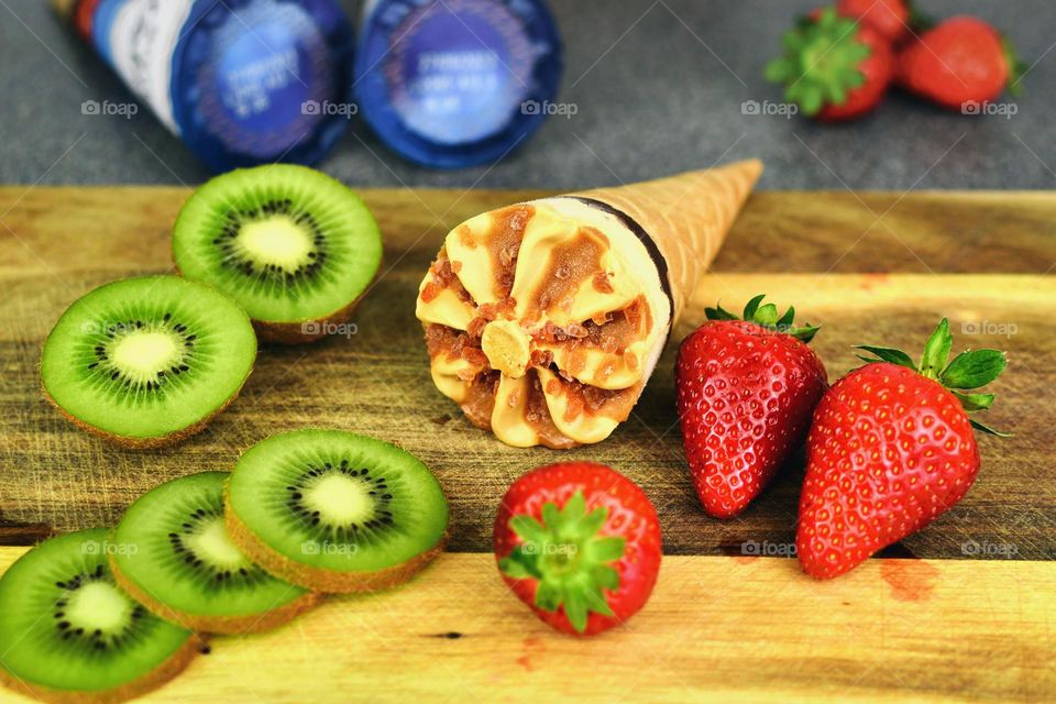 Closeup shot of strawberries, kiwis and ice-cream