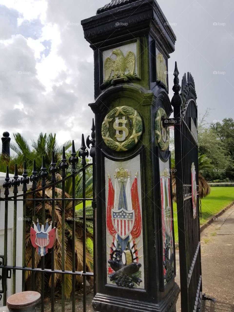 the chalmette national cemetery entrance
