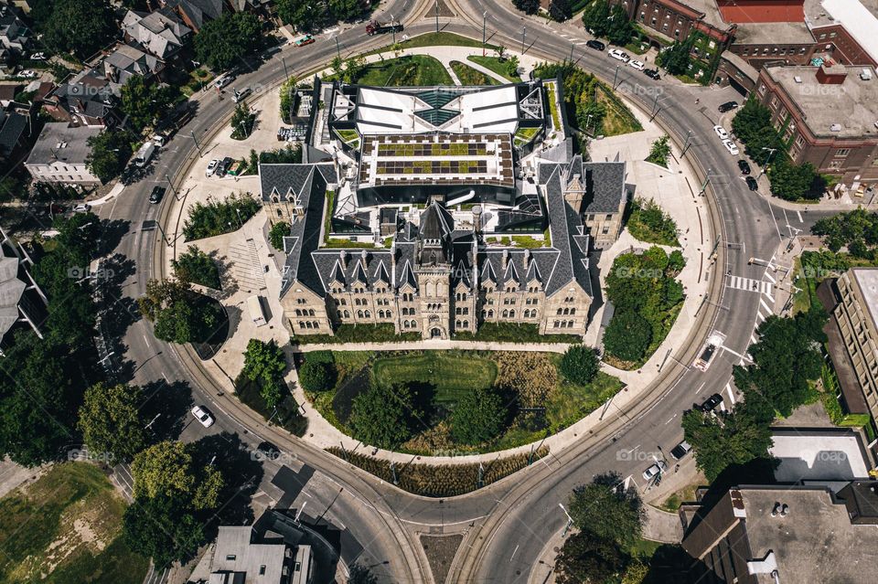 Roa around the buildind