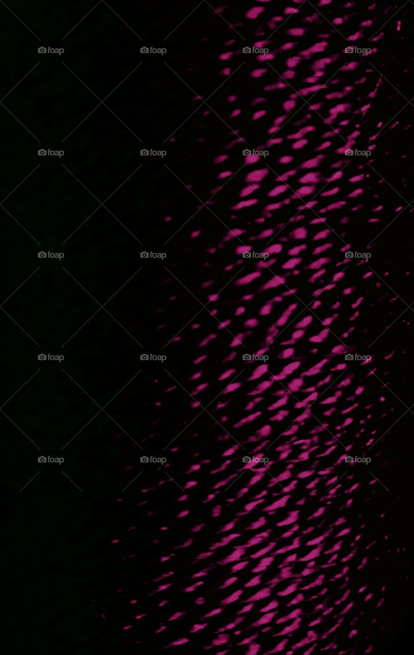rastro rosa,  união do preto com rosa formando contraste facinates  iluminado  e escuro ao mesmo tempo   sendo possível união de duas cores  distintas
