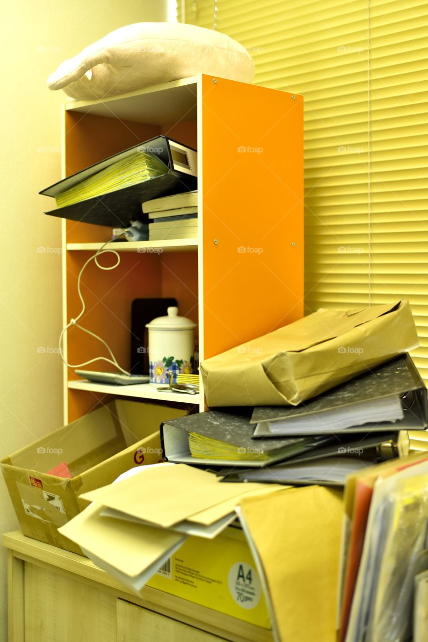 Files, envelopes, cup, calculator, pillow, etc can easily be arranged in an orderly manner.