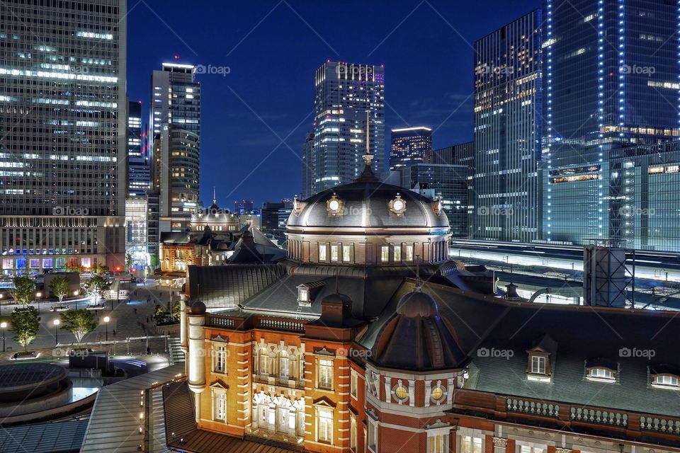 Tokyo station at night 