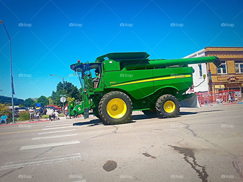 Crop piker . Tractor 