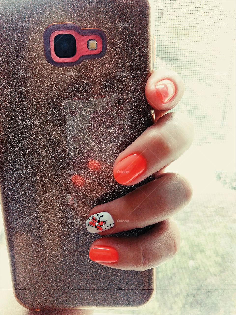 mobile in hand with a beautiful manicure