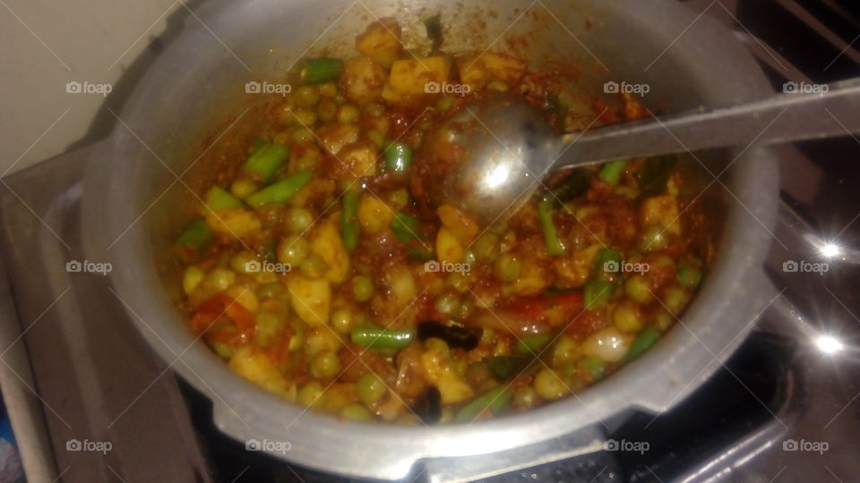 spicy mix up of peas, beans, potatoes and tomatoes