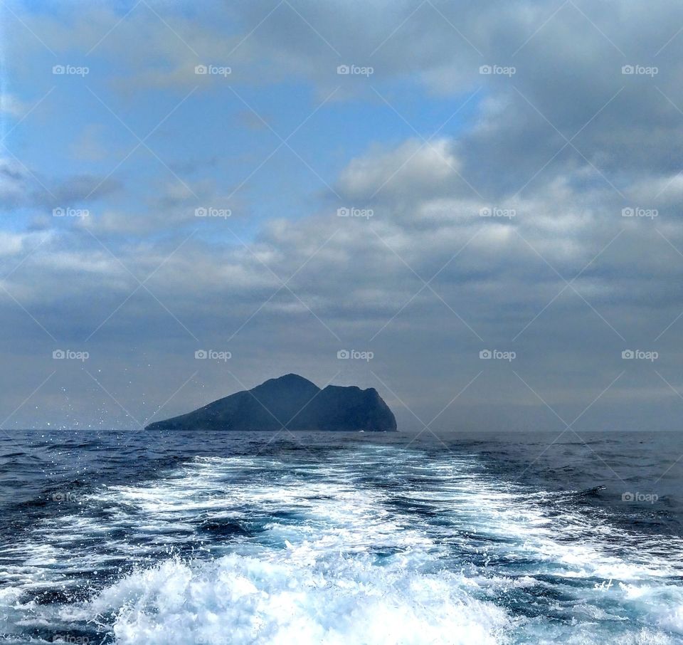 A sea scenery from the stern, I was leaving this Island by boat, yesterday.
a good rememberance in my mind forever for it's special and beautiful.