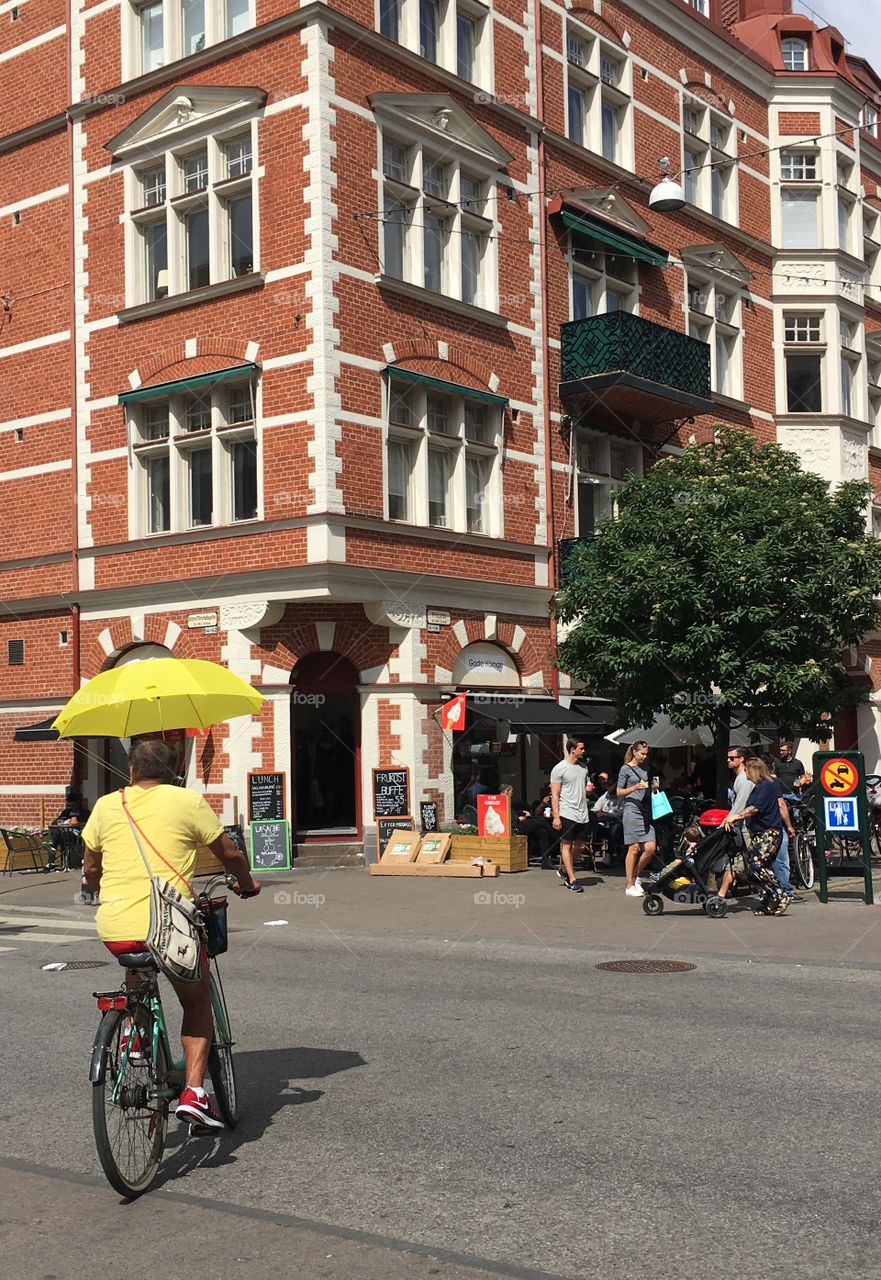  Citylife, yellow umbrella bike