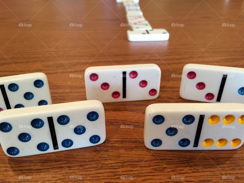 Dominoes 