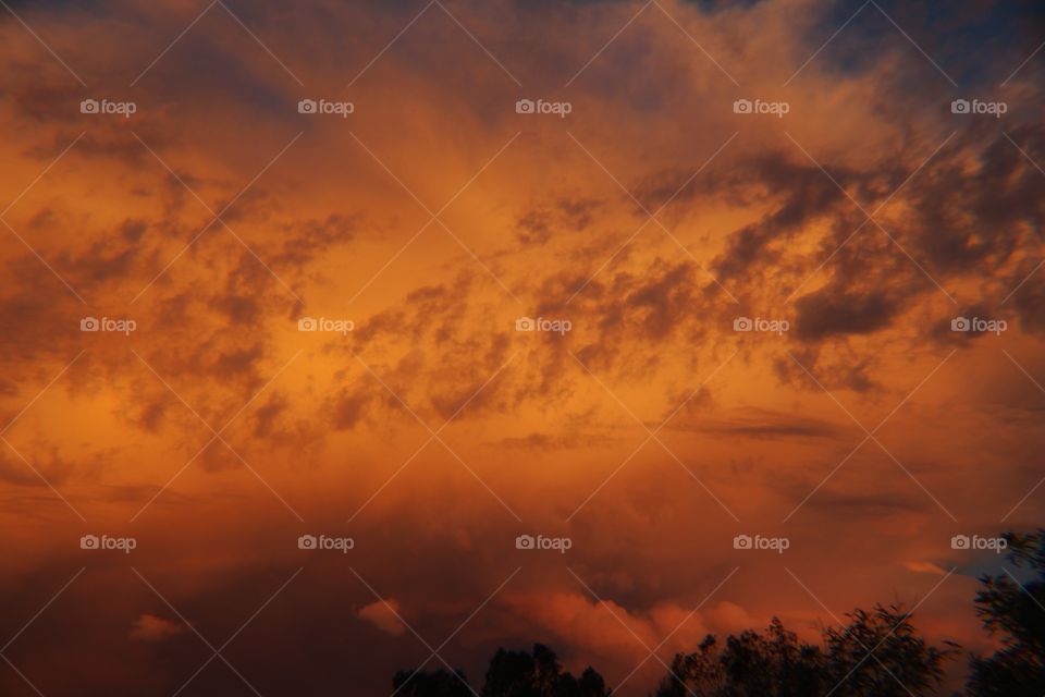 thunderstorms and thick cloud, looks like it will rain