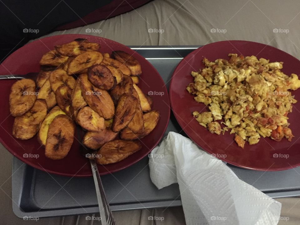 Fried plantain and fried egg 