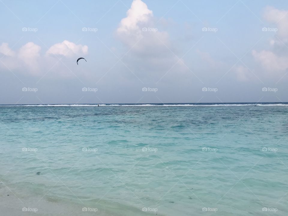 Kite boarders by the sea 