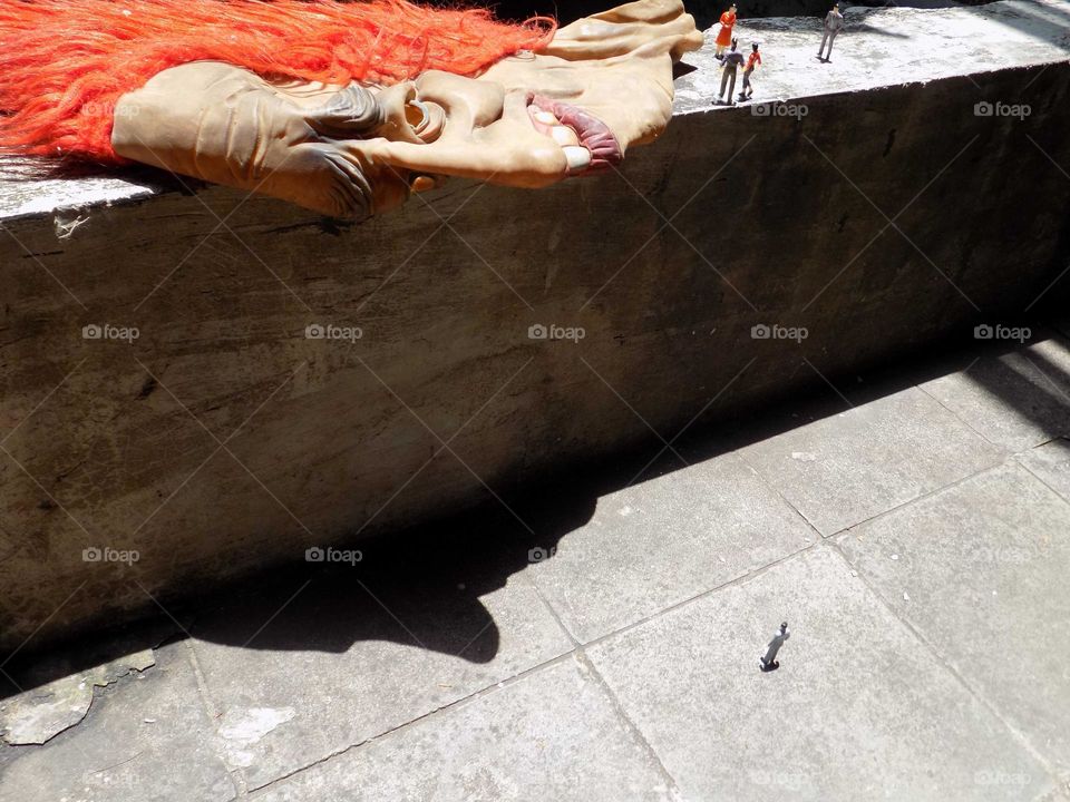 The world of liliput, giant mask