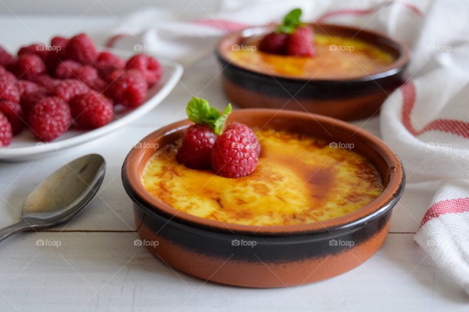 Creme brulee with raspberries