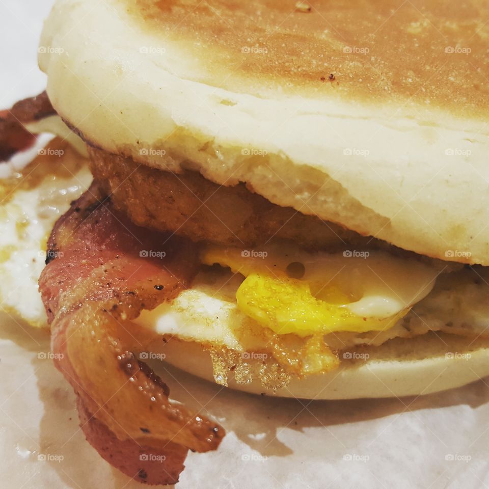 bacon breakfast sandwich