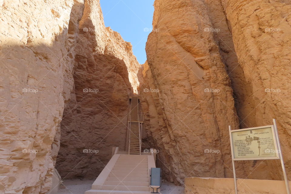 Away To thumose iii tomb