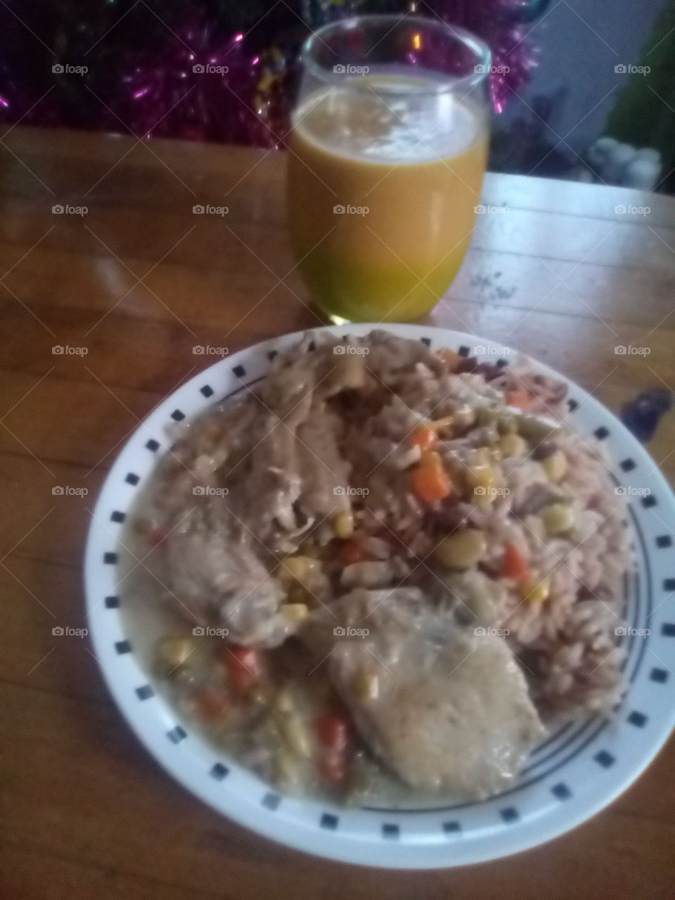 enjoy this beautiful memories of this very delicious dinner and then to drink this present glass .