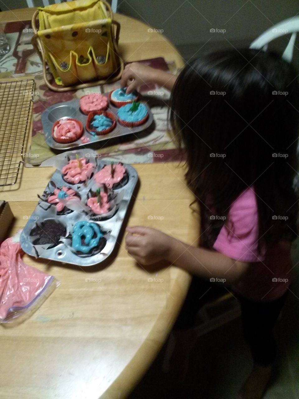 Decorating Cupcakes Toddler Style!