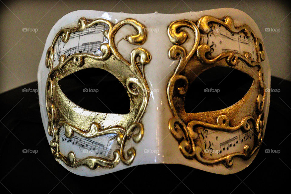 mask with music notes