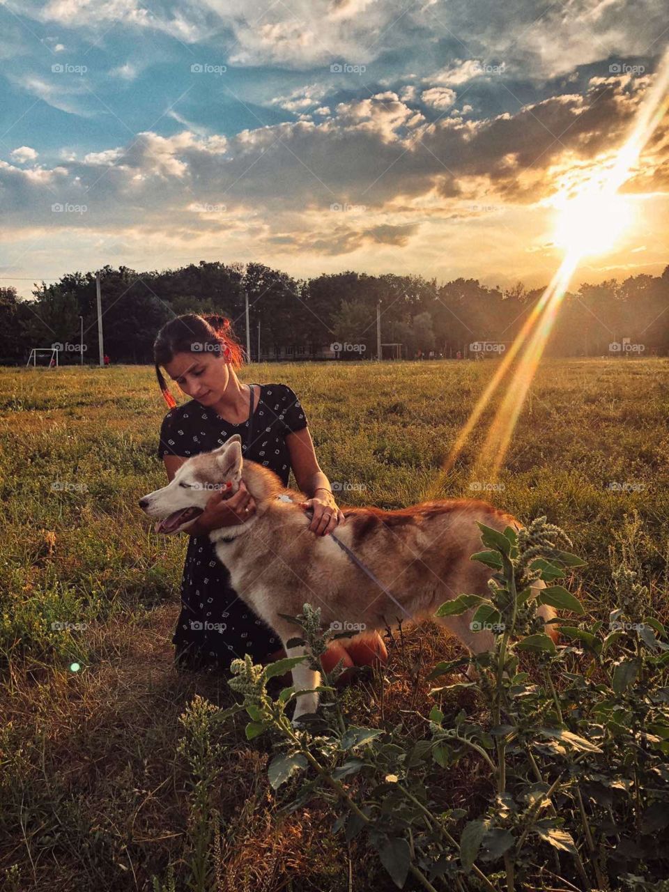 me and my beloved husky at sunset 🖤